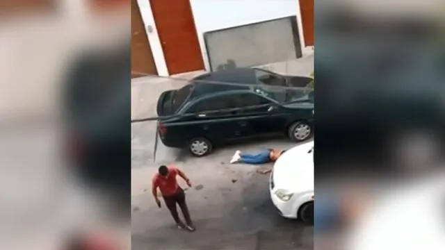 Vecinos grabaron los minutos después del asalto frustrado por taxista. (Foto: Captura de video / América Noticias)