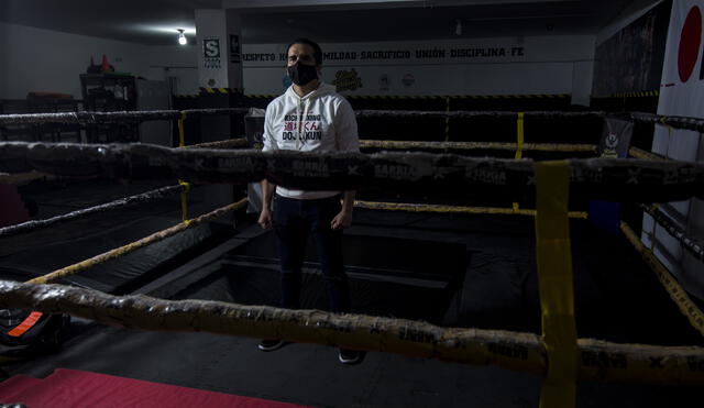 Excampeón mundial de kickboxing Miguel Sarria en su dojo, Sarria Inka Fighters. El dueño del local lo ha puesto en alquiler. Foto: John Reyes.