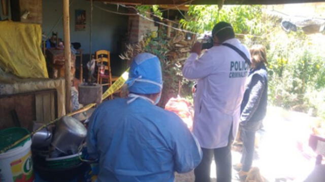 Peritos en Criminalística llegaron a la vivienda del jirón Huancayo para analizar la escena donde encontraron el cuerpo. (Foto: Difusión)