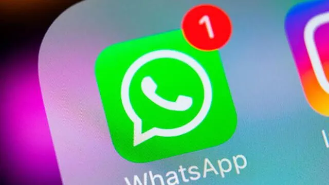 "WhatsApp from Facebook" solo quiere hacer notar más que la red social es dueña de la aplicación de mensajería.