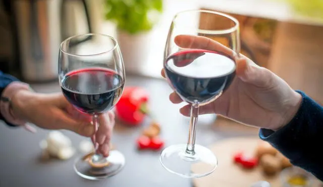 Hay un mayor consumo de alcohol en las mujeres: ahora una de cada cinco añade un día adicional de ingesta excesiva | Foto: Skitterphoto / Pexels / Referencial