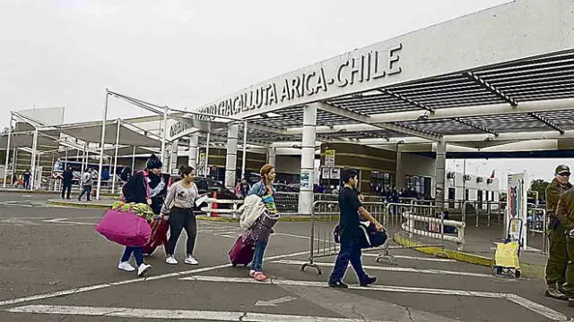 Trámites. Control migratorio de Chile es exigente. Extranjeros tienen que enmendar errores para intentar cruzar a país vecino.