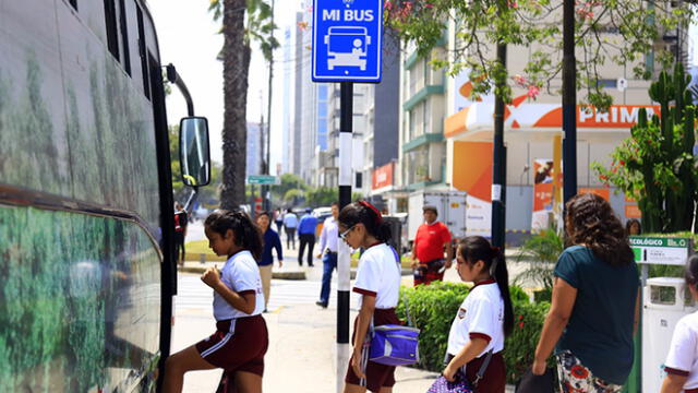 San isidro: escolares se transportarán a colegios en buses gratuitos