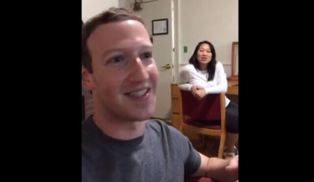 Facebook: Mark Zuckerberg regresó a Harvard y mostró una bandera del Sevilla de España
