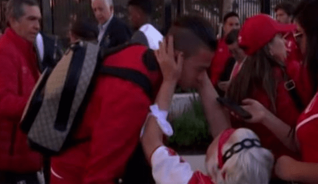 Perú vs Croacia: Cristian Benavente y el tierno beso de una anciana antes del partido [VIDEO]