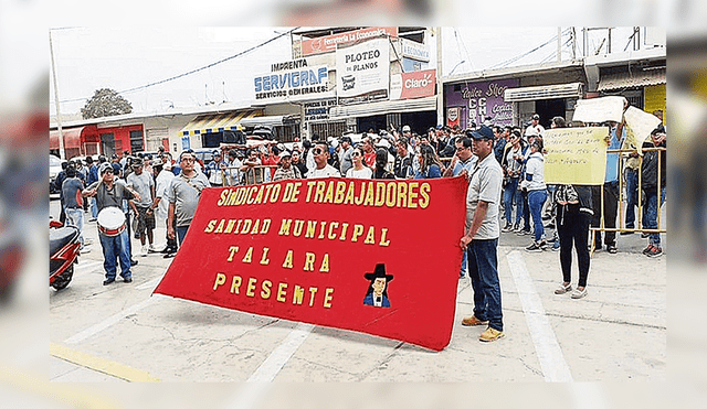 Protesta. Ediles de Talara exigen sueldos y beneficios.