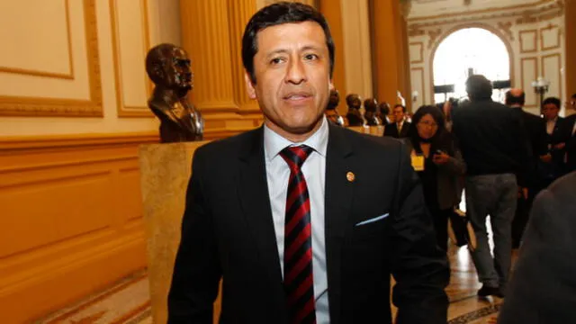 Subcomisión declara procedente denuncia contra exconsejero Guido Aguila