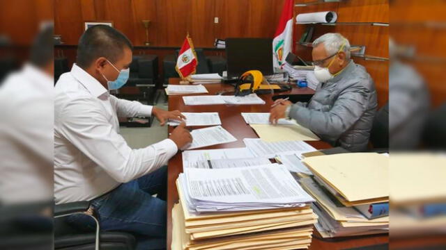 Gobernador regional de Lambayeque suscribió convenio con el alcalde distrital de Pucalá.