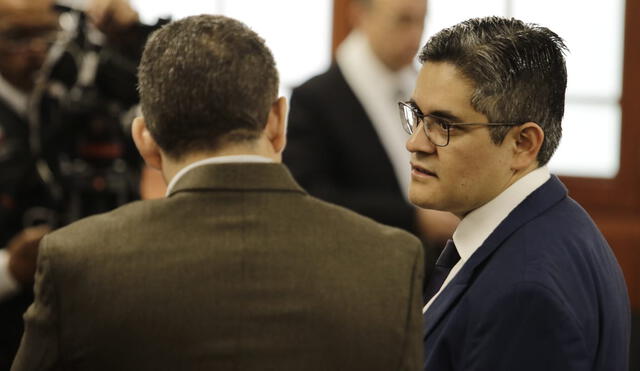 Rafael Vela acompañó a Pérez Gómez antes de la audiencia. Foto: John Reyes / La República