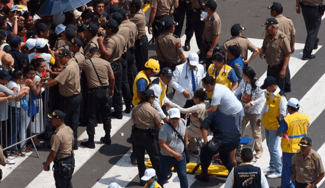 Papa Francisco en Lima: personas se desmayan en la Plaza de Armas [VIDEO]