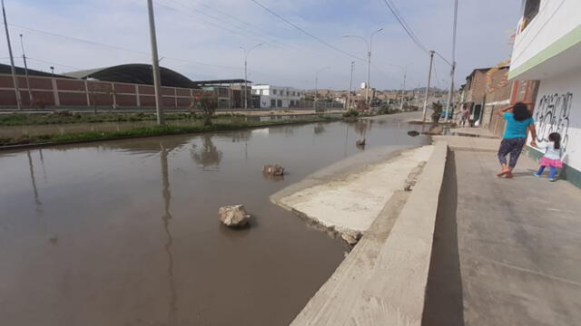 Calles lucen inundadas. Foto: Twitter- @catyfelinis