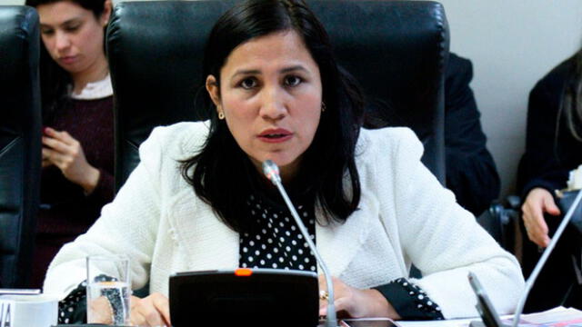 Ministra de Educación informó que se borrarán dos links de los textos escolares.