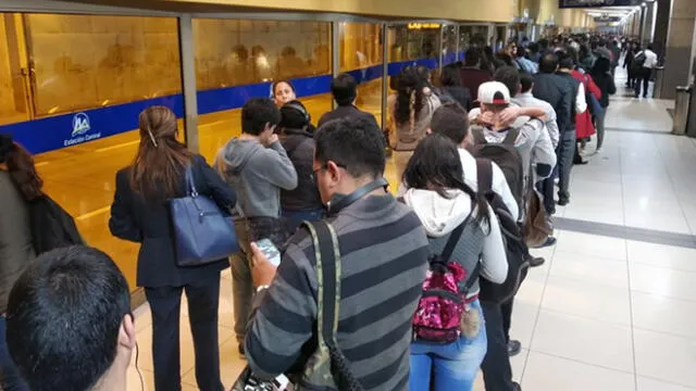 Metropolitano: falta de buses genera desorden en los paraderos