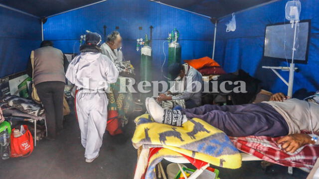 Hospital COVID-19 Arequipa. Los ancianos se aferrar a  la vida en  las carpas.