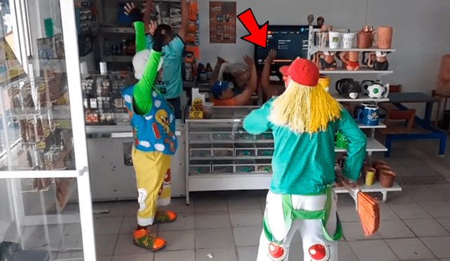 Facebook viral: dueño de tienda creyó que payasos le robarían, pero pasó esto [VIDEO]