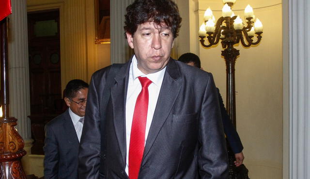 Exconsejero Iván Noguera declara en la Fiscalía por caso Los Cuellos Blancos