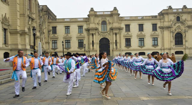 Comitiva de la ciudad de Tacna llegó a Palacio de Gobierno para presentar programa de festejos.