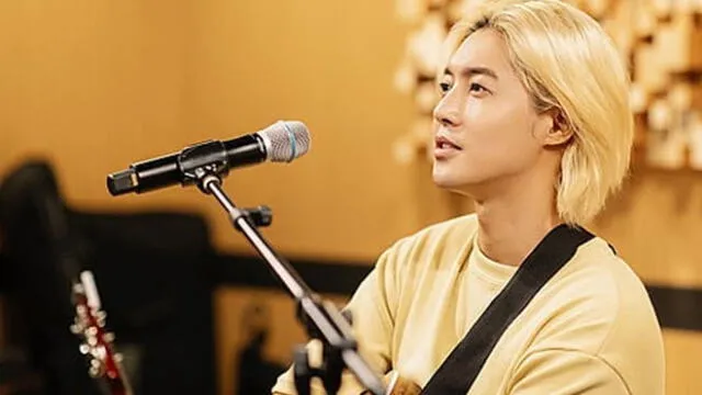 Desliza para ver más fotos del ensayo del  concierto online de Kim Hyun Joong llamado A bell of blessing. Créditos: @hyunjoong860606