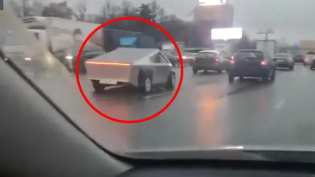 La 'Cybertruck' de Elon Musk fue vista en las calles de Moscú.