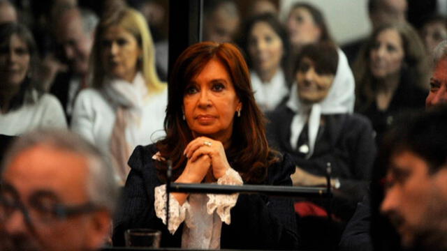 Cristina Kirchner comparece ante la Justicia de Argentina y denuncia "cortina de humo"