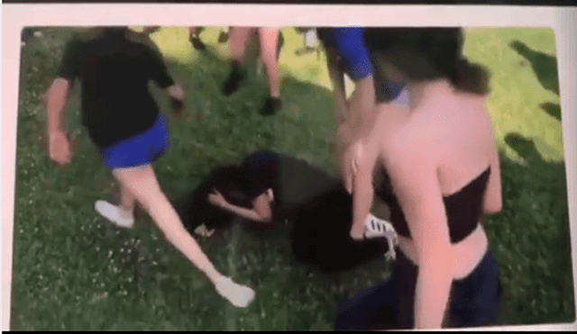 Facebook: estudiantes golpean a su compañera “por ser musulmana” [VIDEO]
