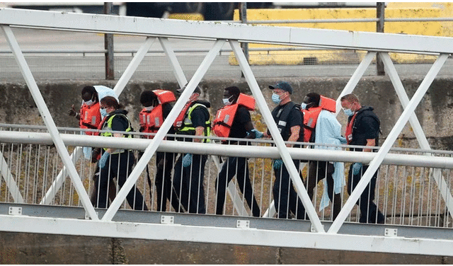 En lo que va del año, más de 4.000 migrantes han llegado a las costas del Reino Unido por el Canal de la Mancha. Foto: AFP