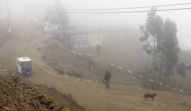 Frío extremo. Habitantes de Ticlio Chico soportan bajas temperaturas y la sensación térmica podría llegar hasta los 2 °C. Vecinos temen que la humedad y la lluvia les causen enfermedades. Foto: Marco Cotrina/La República