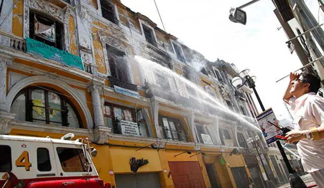 Cercado de Lima: incendio se registró en el Jirón de la Unión | VIDEO 