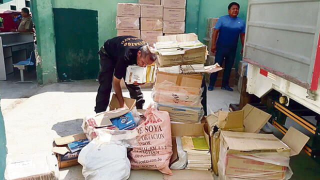 Lambayeque: Decomisan media tonelada de libros escolares que se iban a vender en mercados