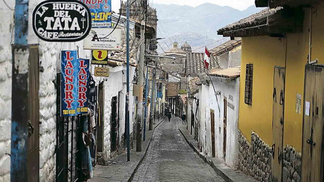 SIN CONTROL. Vecinos y empresarios de calles aledañas a la Plaza Mayor del Cusco denuncian robos, peleas callejeras, borracheras y drogadicción sin control. Vídeos muestran todo.