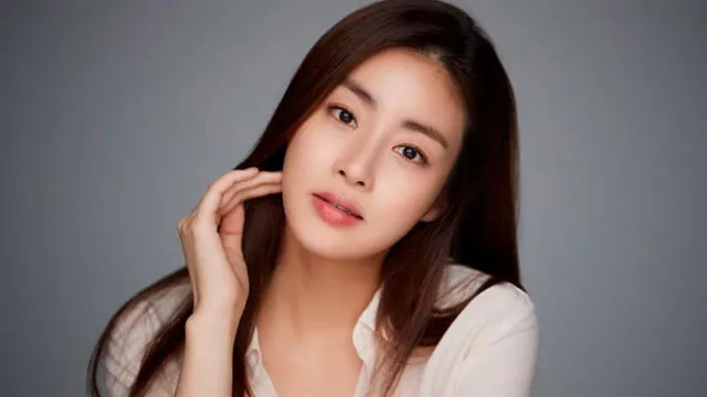 Kang So-ra es una actriz surcoreana. Aparece en el puesto 80 de "100 Most Beautiful Faces In Asia 2019".