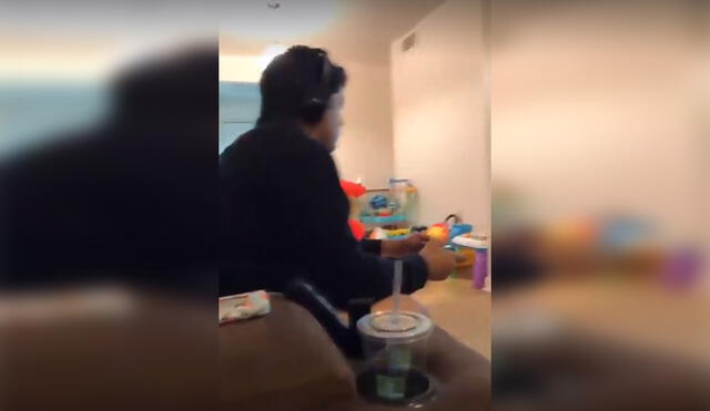 Facebook viral: padre juega de forma online, pero su bebe lo sorprende [VIDEO]