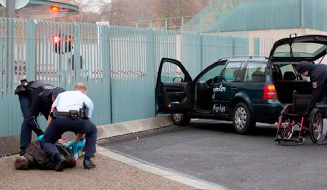 Los medios alemanes informaron que un vehículo igual fue usado en 2014 en un intento de penetrar el perímetro de la Cancillería. Foto: EFE