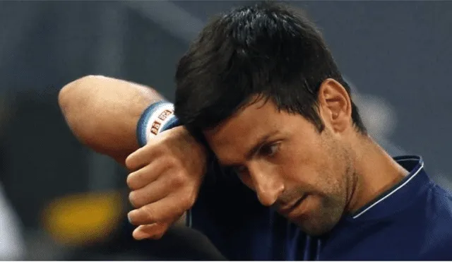 Djokovic lanza raqueta en victoria en el Roland Garros