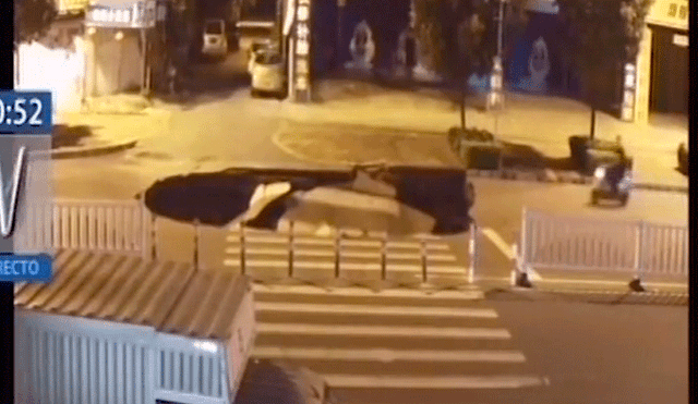 YouTube: Hombre distraído con su celular cayó a socavón [VIDEO]