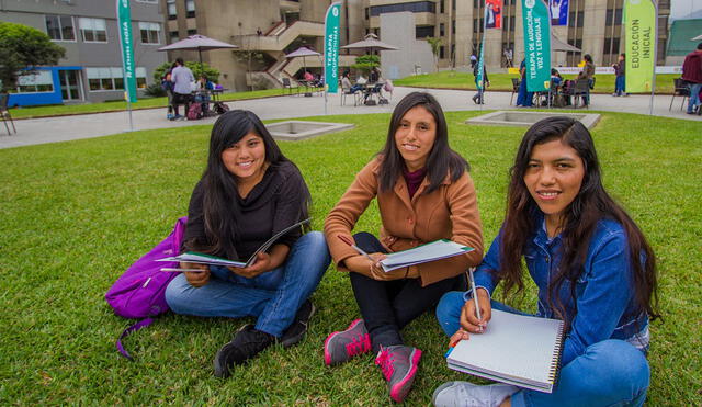 El 61% de postulantes habilitados a Beca 18 son mujeres, según Pronabec