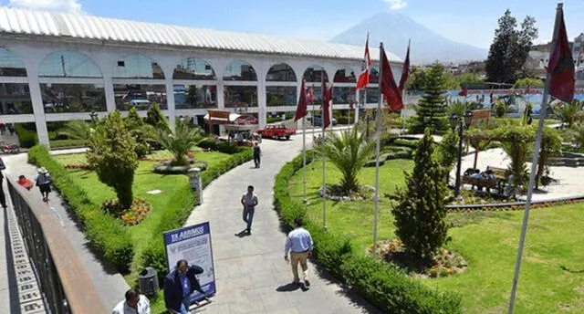 En Arequipa multarán a empresas por colocar paneles sin permiso