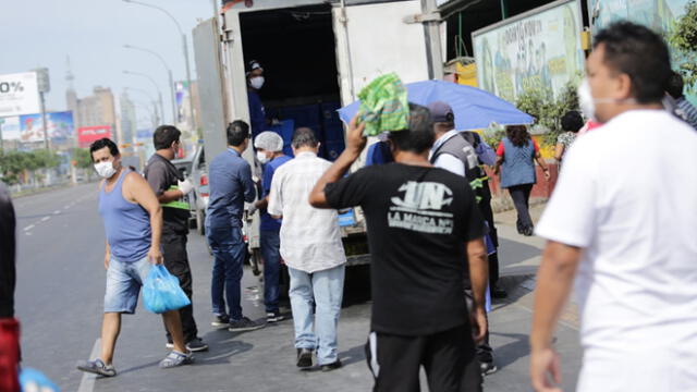Municipio aprovechó para realizar la limpieza de calles, a fin de prevenir el contagio del coronavirus. (Foto: John Reyes / La República)