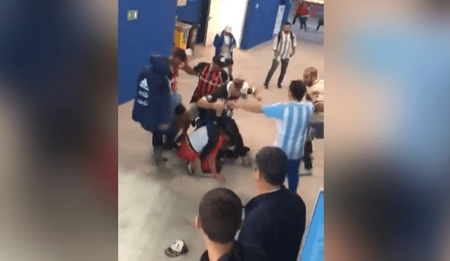 Rusia 2018: argentinos propinan brutal golpiza a hinchas croatas tras la derrota [VIDEO]