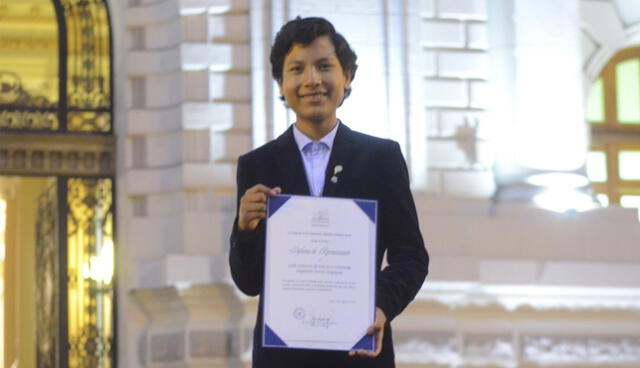 Congreso reconoce a “niño banquero” de Arequipa por su eco banco