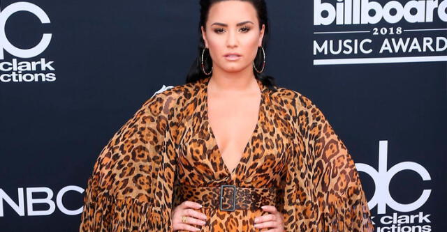 Demi Lovato muestra su cuerpo en candente sesión de fotos