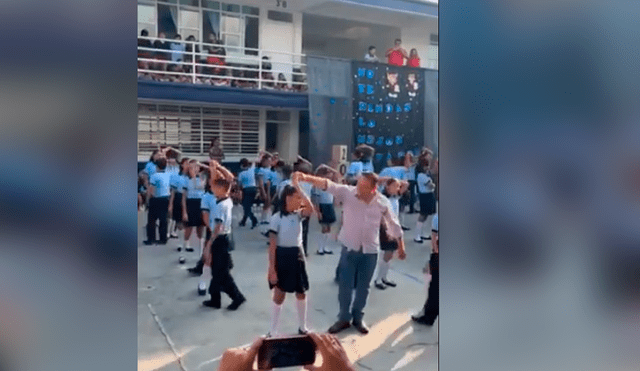 Facebook viral: padre ve que su hija no tiene pareja en actuación y baila con ella [VIDEO]