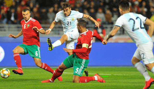 Feroz viento casi se lleva a Paulo Dybala en el Argentina vs Marruecos [VIDEO]