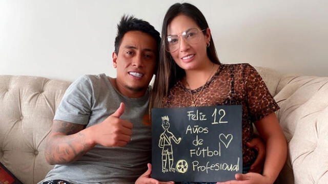Pamela López, la esposa del volante peruano, le dejó unas tiernas palabras por haber cumplido un mes más de casados.