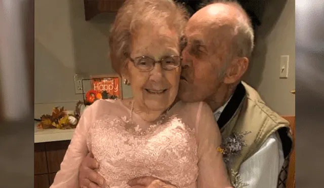 En YouTube, un anciano quiso sorprender a su esposa en el día de su aniversario y tuvo una sentimental reacción.