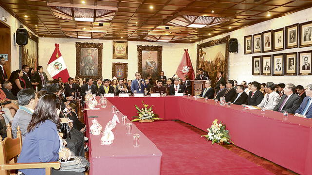 REUNIÓN. Burgomaestres del sur se reunieron en Arequipa para suscribir agenda de desarrollo.