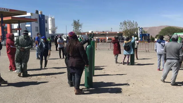 Al no encontrar oxígeno en Puno, familias se ven obligadas a viajar. Foto: