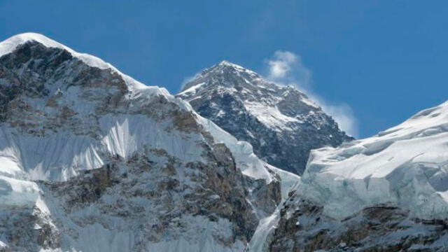 Recogen tres toneladas de basura en el Everest 