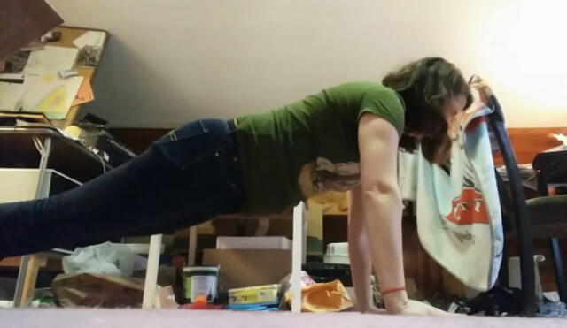 YouTube: el sorprendente cambio de una mujer que hizo planchas durante un mes