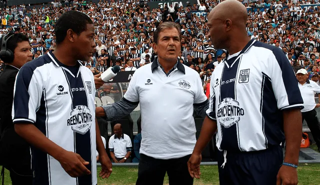 Alianza Lima: Jorge Luis Pinto se quiebra al recordar la vez que un hincha le dio la camiseta en el Mundial Brasil 2014